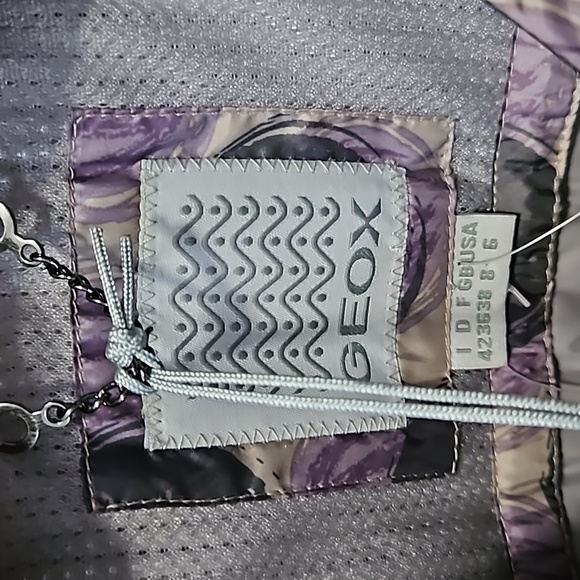 Super cute design - NWT size 42 (M) - Picture 3 of 9